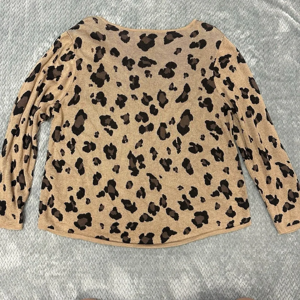 Chico's V-Neck Lightweight Sweater Leopard Animal Print XL Stretchy Comfort Knit